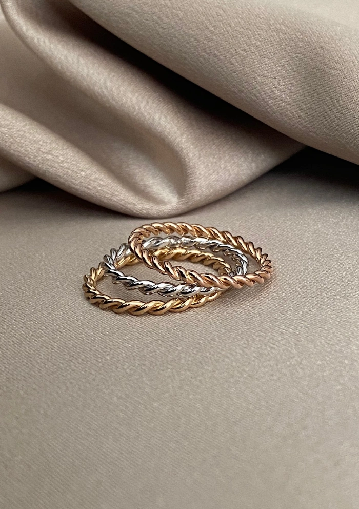 Alianza TRENZA en oro amarillo de 18 quilates|Alianzas de Boda|Godiam Alta Joyería