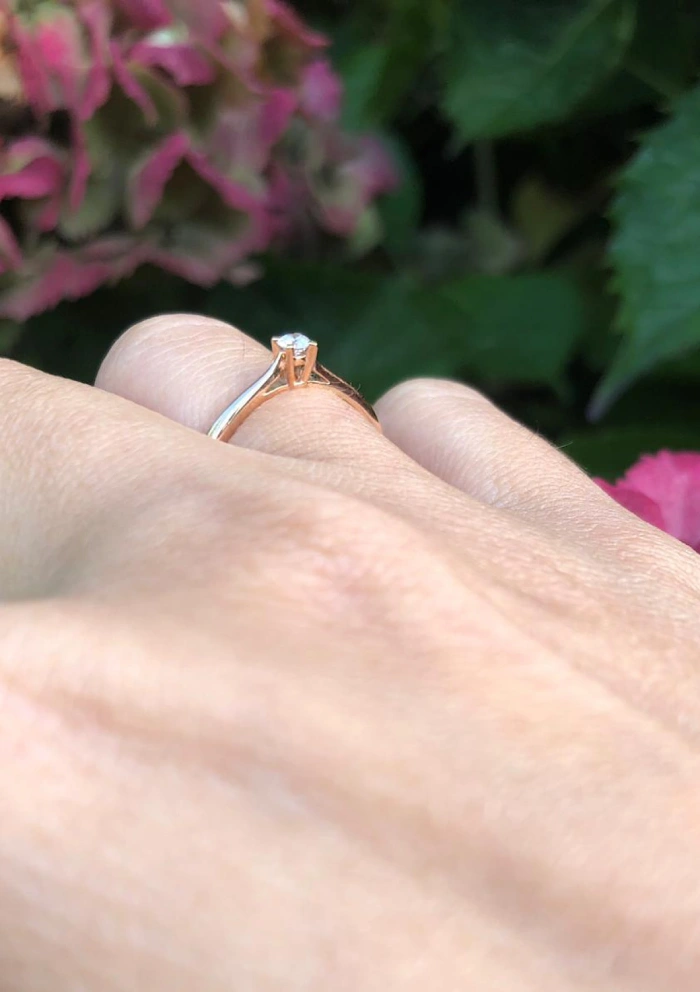 Anillo solitario PARÍS en oro amarillo de 18K y diamante|Anillos de Compromiso|Godiam Alta Joyería