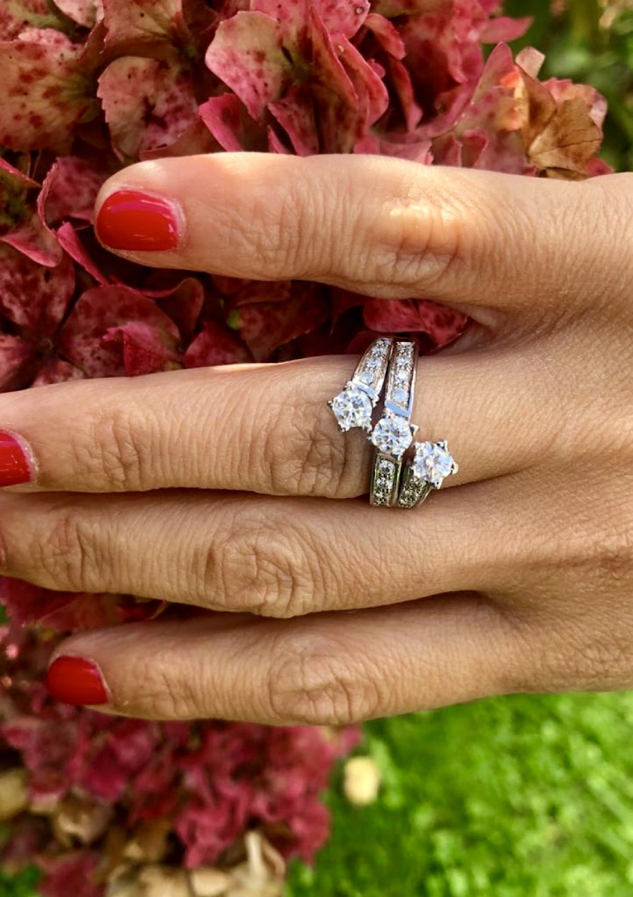 ANNA 18K white gold with brilliant cut diamonds ring.