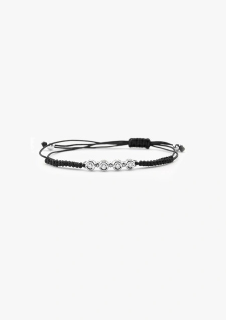 Pulsera charm NEWS mini riviêre en oro blanco de 18K con 4 diamantes talla brillante e hilo macramé