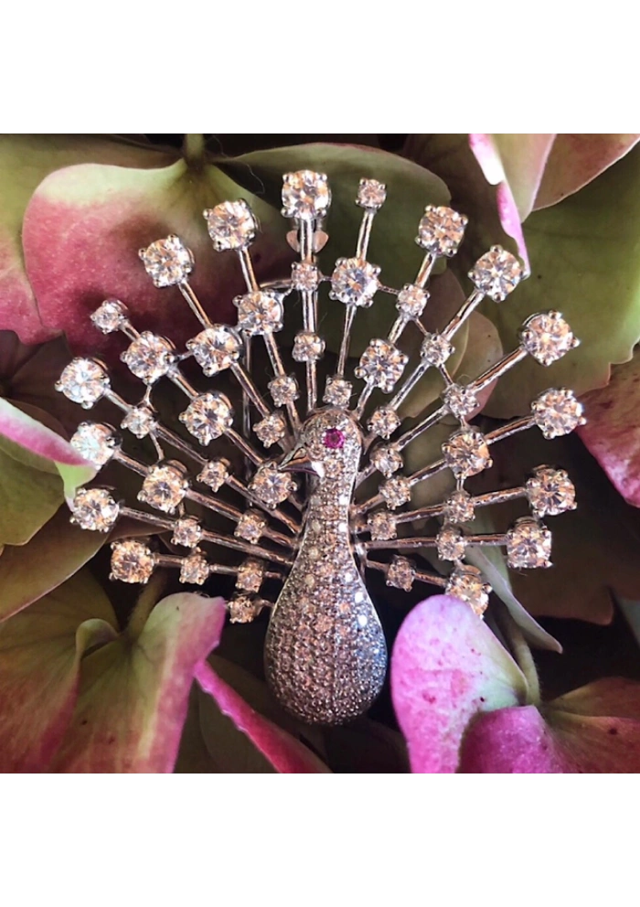 Broche PITTI PEACOCK en oro blanco de 18 quilates con diamantes