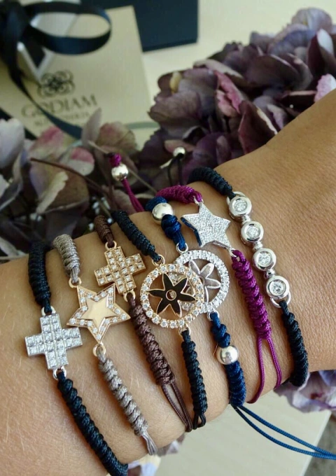 Pulsera charm CÍES en oro blanco de 18K y diamantes|Pulseras|Godiam Alta Joyería