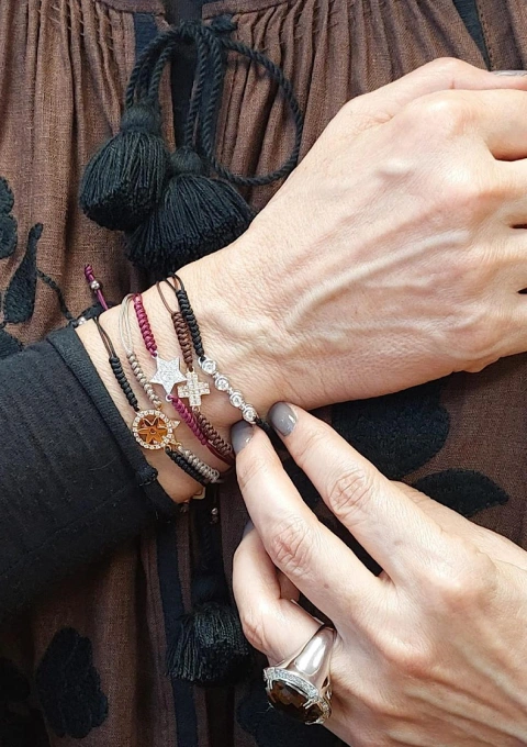 Pulsera charm CÍES en oro blanco de 18K y diamantes|Pulseras|Godiam Alta Joyería