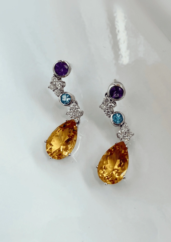 Boucles d'oreilles MALDIVAS en or blanc 18K avec diamants.