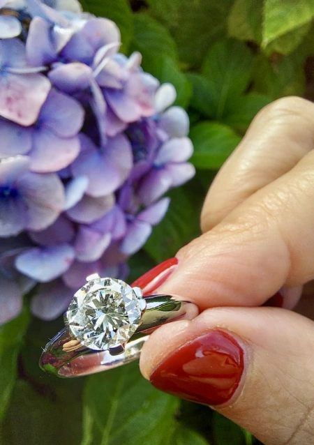 Bague solitaire CORUÑA en or blanc 18K et diamant de 1,22ct.