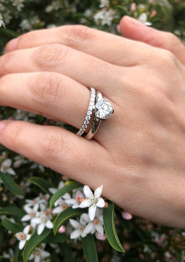 Bague solitaire CORUÑA en or blanc 18K et diamant de 1,22ct.