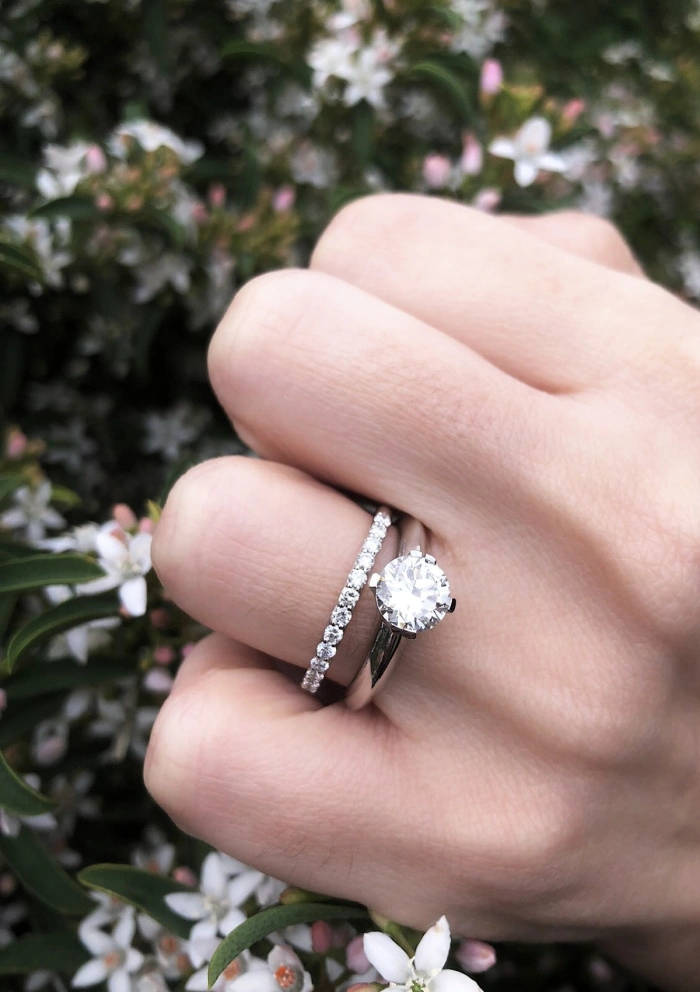 Bague solitaire CORUÑA en or blanc 18K et diamant de 1,22ct.