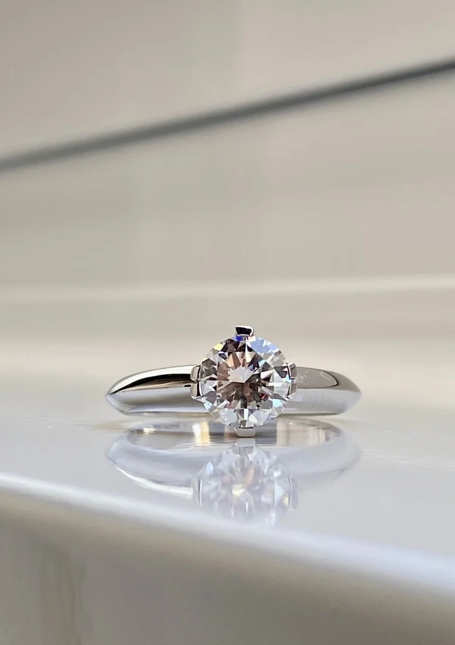 Anel solitário GAZELLE em ouro branco de 18K e diamante., image size:900x1275