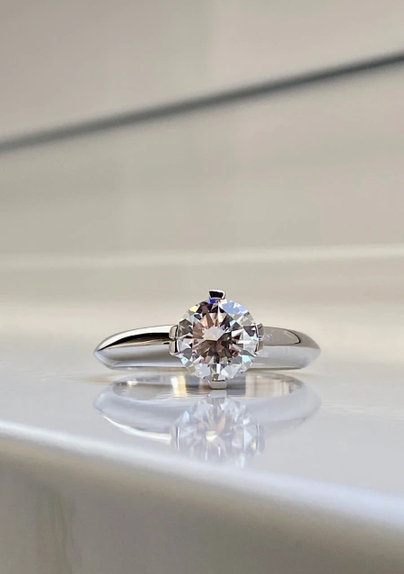 Bague solitaire CORUÑA en or blanc 18K et diamant de 1,22ct.