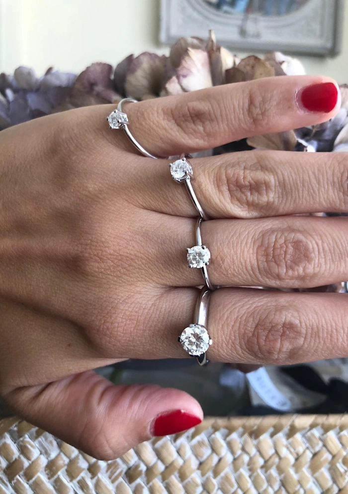 Bague solitaire CORUÑA en or blanc 18K et diamant de 1,22ct.