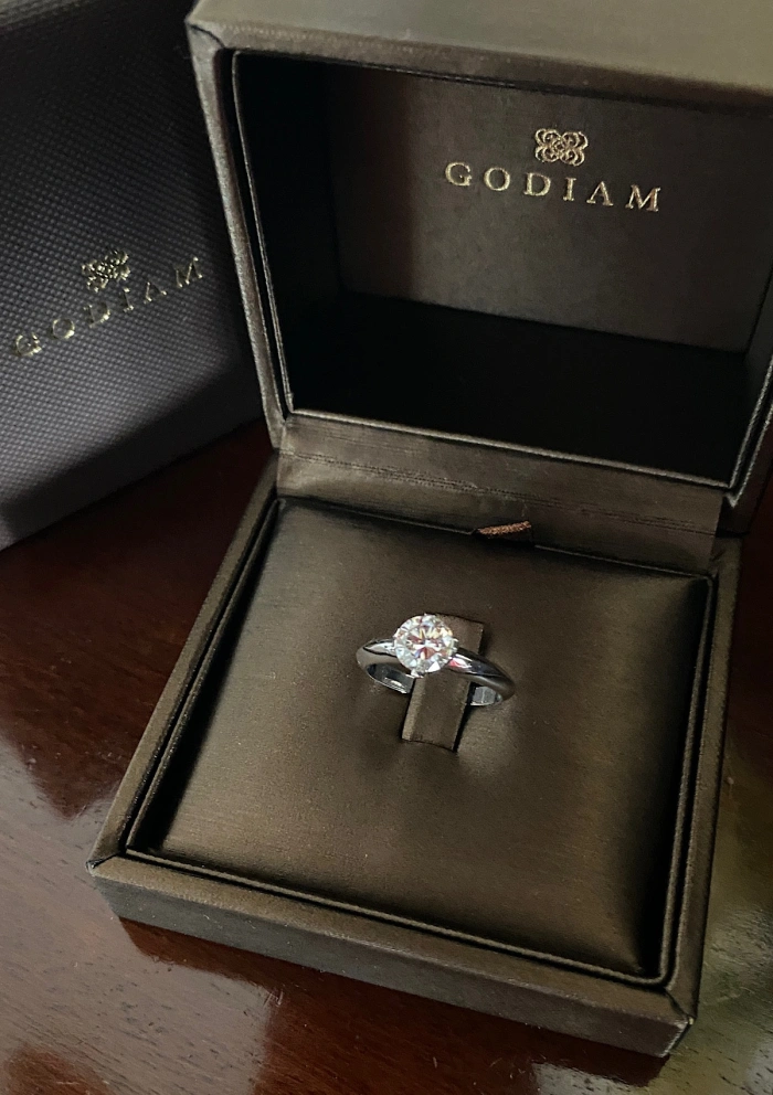 Bague solitaire CORUÑA en or blanc 18K et diamant de 1,22ct.