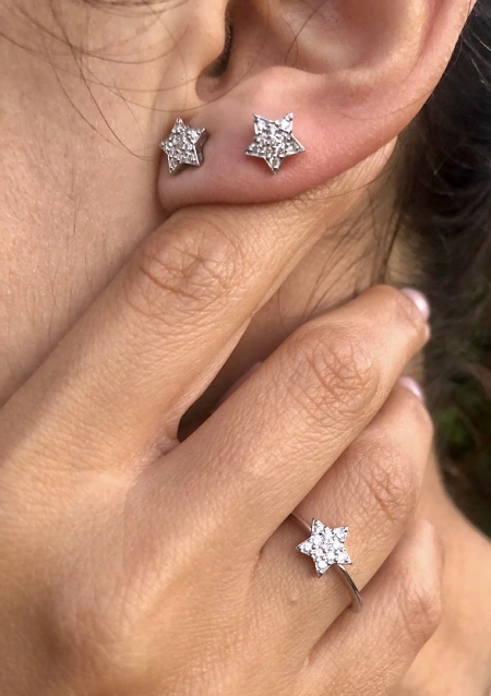 Boucles d'oreilles ESTRELLA en or 18K et pavé de diamants.