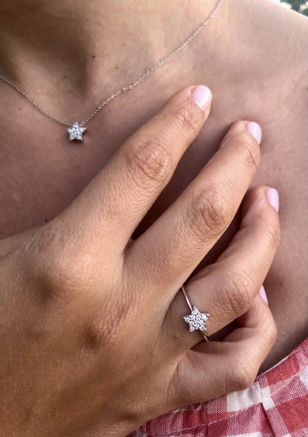 Pingente ESTRELLA em ouro 18 quilates e diamantes.