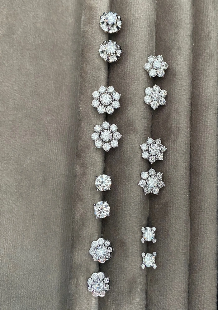 Boucles d'oreilles IRIA or blanc 18K et rosace de diamants.