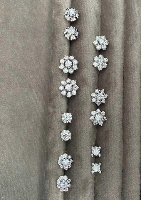 Brincos IRIA em ouro branco 18K e roseta de diamantes.