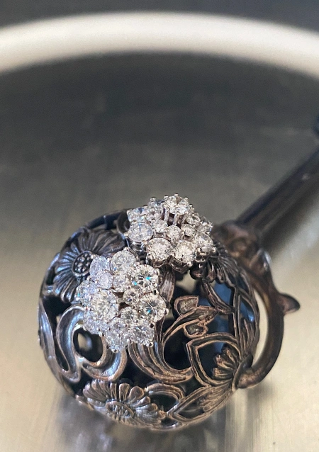 HORTENSIA 18K white gold diamonds 3 height rosette earrings.