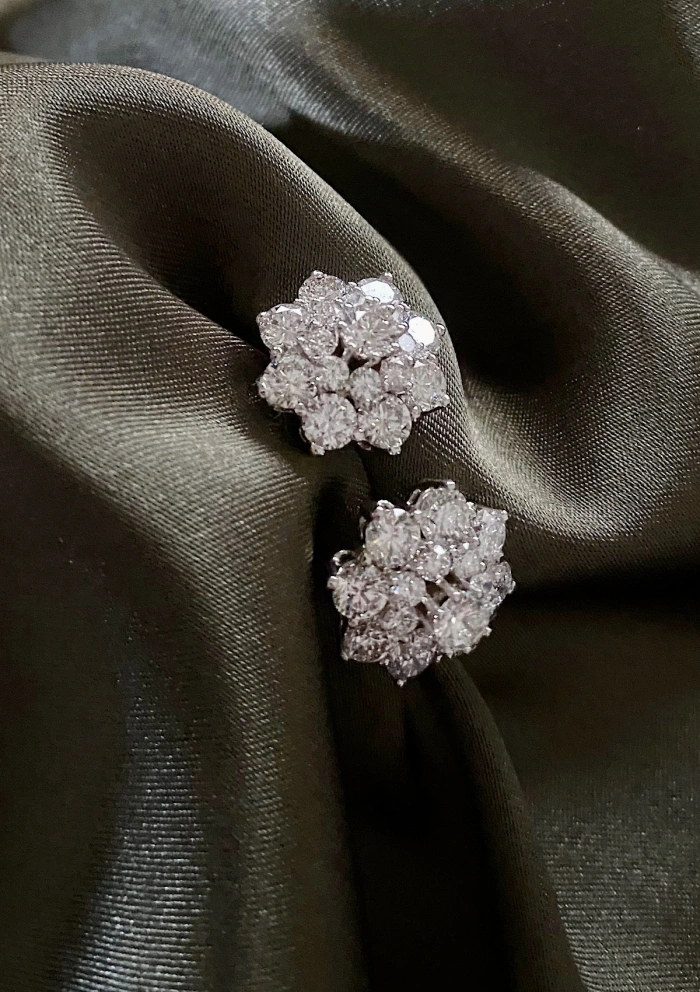 HORTENSIA 18K white gold diamonds 3 height rosette earrings.