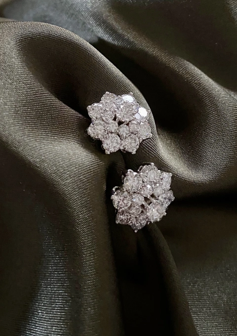 HORTENSIA 18K white gold 3-tier diamond rosette earrings.