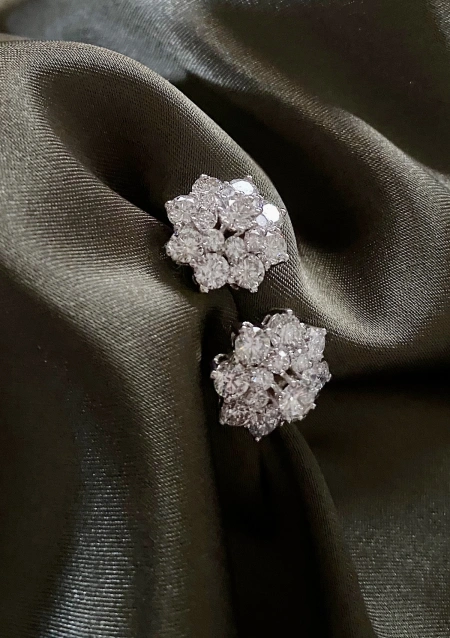 HORTENSIA 18K white gold diamonds 3 height rosette earrings.