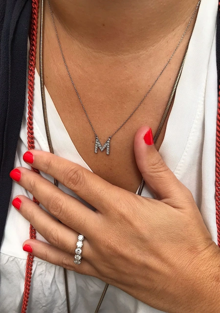 Anel meia aliança PALOMA em ouro branco 18K e diamantes.