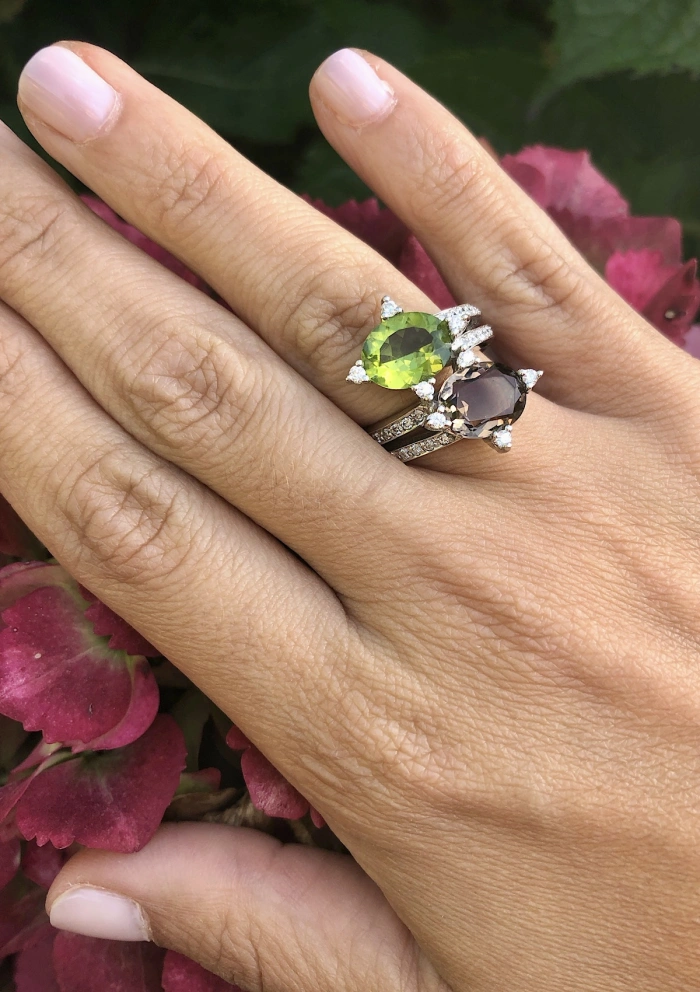 Bague MERMAID or blanc 18K diamants, peridot et quartz fumé.