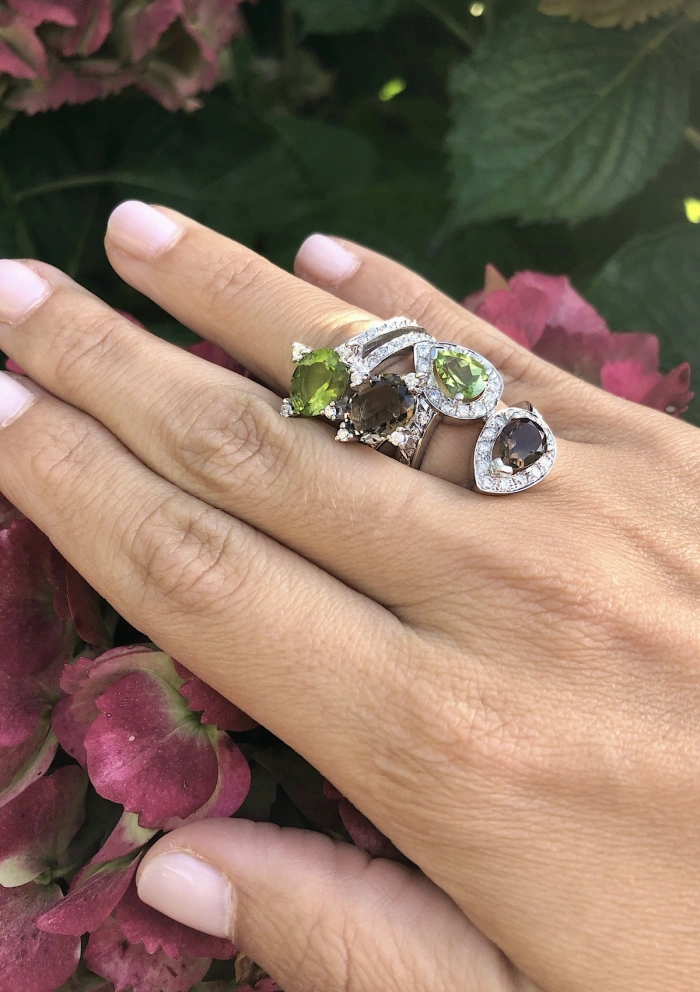 Bague MERMAID or blanc 18K diamants, peridot et quartz fumé.