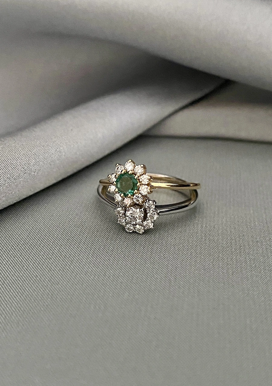 SISSI 18K yellow gold diamond and emerald rosette ring.
