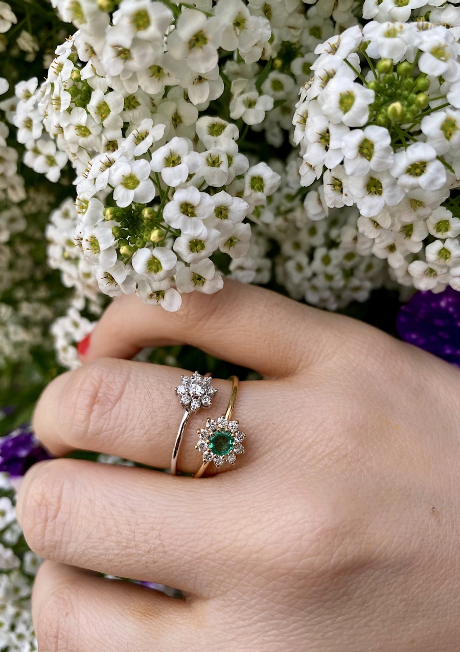 SISSI 18K yellow gold diamond and emerald rosette ring.