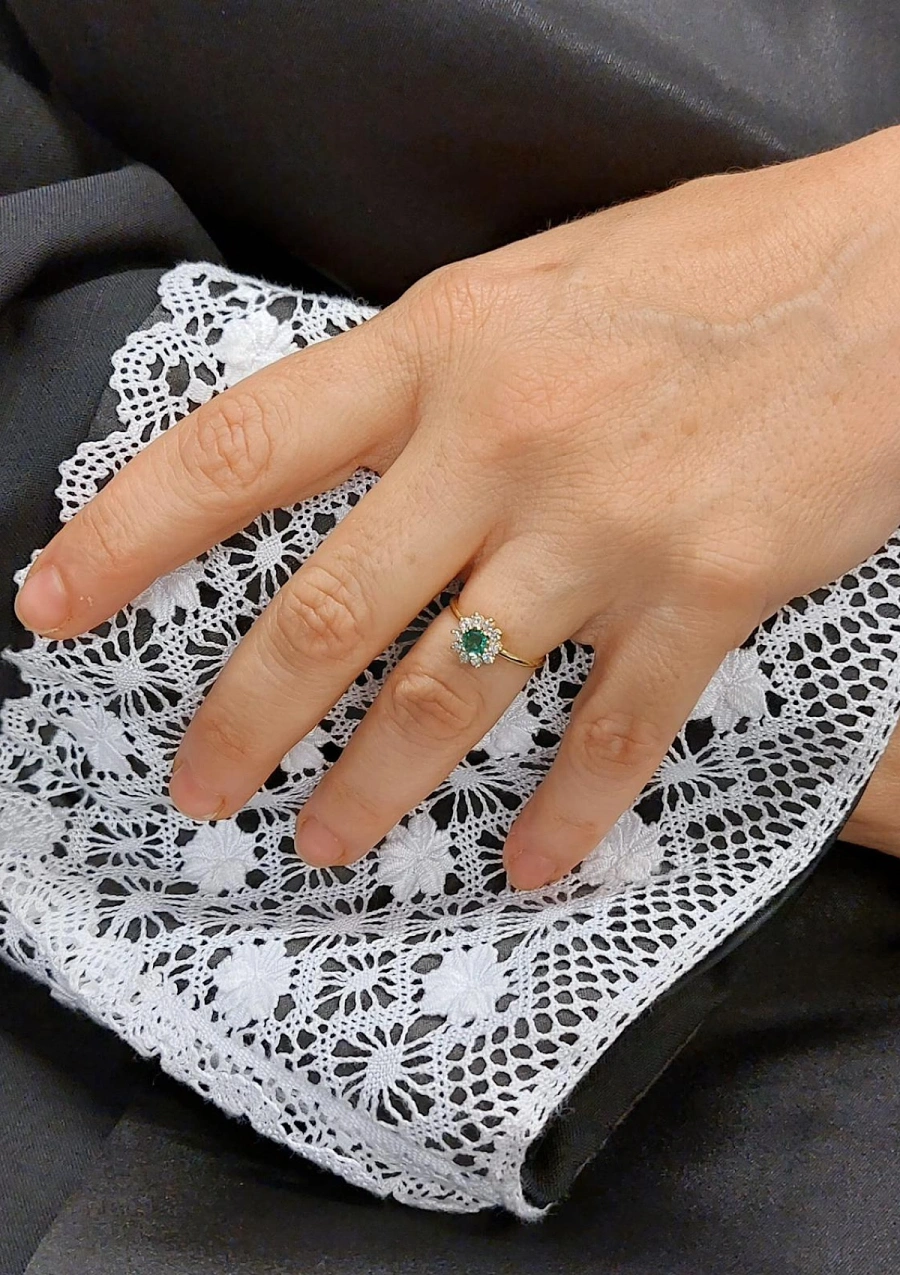 SISSI 18K yellow gold diamond and emerald rosette ring.