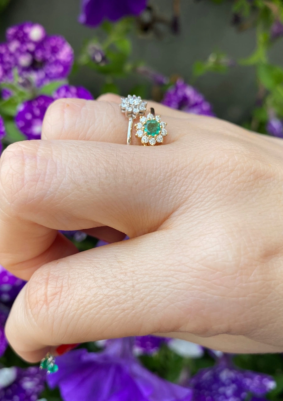 SISSI 18K yellow gold diamond and emerald rosette ring.