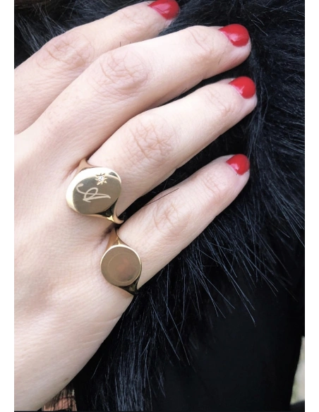 Anillo OVAL SIGNET en oro amarillo 18K y diamante|Anillos de Diamantes|Godiam Alta Joyería