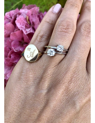 Anillo OVAL SIGNET en oro amarillo 18K y diamante|Anillos de Diamantes|Godiam Alta Joyería