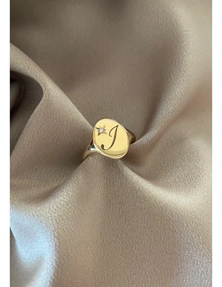 Anillo OVAL SIGNET en oro amarillo 18K y diamante|Anillos de Diamantes|Godiam Alta Joyería