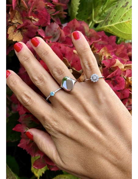 Bague OVAL SIGNET en or blanc 18 carats.
