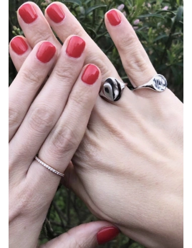 Bague OVAL SIGNET en or blanc 18 carats.