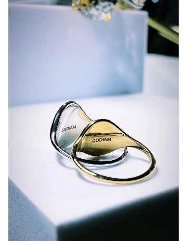 Bague OVAL SIGNET en or blanc 18 carats.