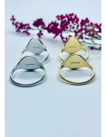 Bague OVAL SIGNET en or blanc 18 carats.