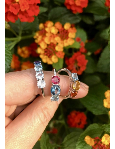 Anillo trilogía TRIBECA en oro blanco de 18K con diamantes, topacio London y turmalinas|Anillos con Otras Gemas Naturales|Godiam Alta Joyería