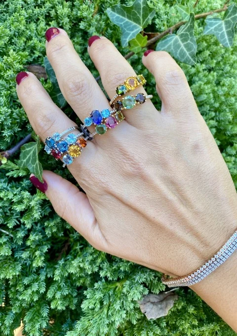 Anillo trilogía TRIBECA en oro blanco de 18K con diamantes, topacio London y turmalinas|Anillos con Otras Gemas Naturales|Godiam Alta Joyería