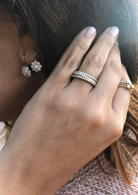 Brincos MARGARITA BABY ouro branco 18K e roseta diamantes.