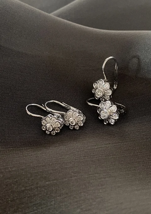 BABY MARGARITA 18K white gold earrings diamond rosette.
