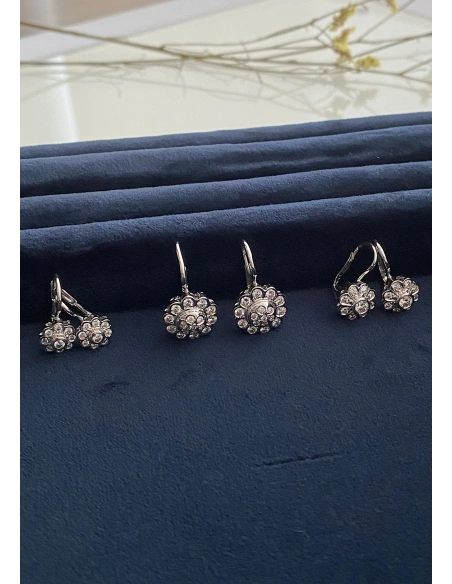 Boucles d'oreilles MARGARITA BABY or blanc 18K et diamants.
