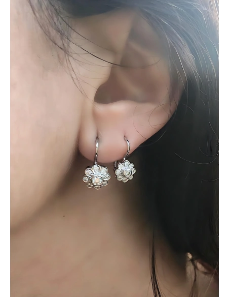 Pendientes MARGARITA MIDI en oro blanco de 18K y diamantes|Pendientes de Diamantes|Godiam Alta Joyería