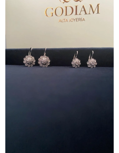 Pendientes MARGARITA MIDI en oro blanco de 18K y diamantes|Pendientes de Diamantes|Godiam Alta Joyería