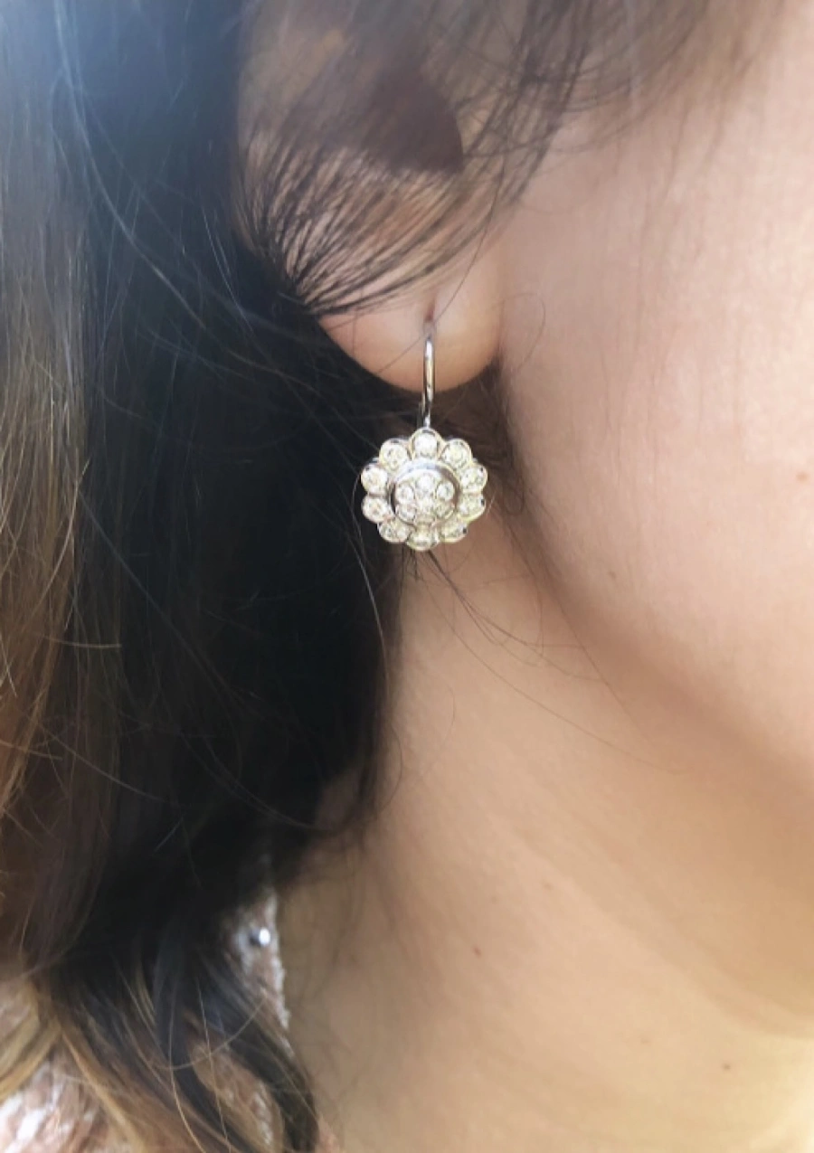 Pendientes MARGARITA GRANDE en oro blanco de 18K y roseta de diamantes|Pendientes de Diamantes|Godiam Alta Joyería