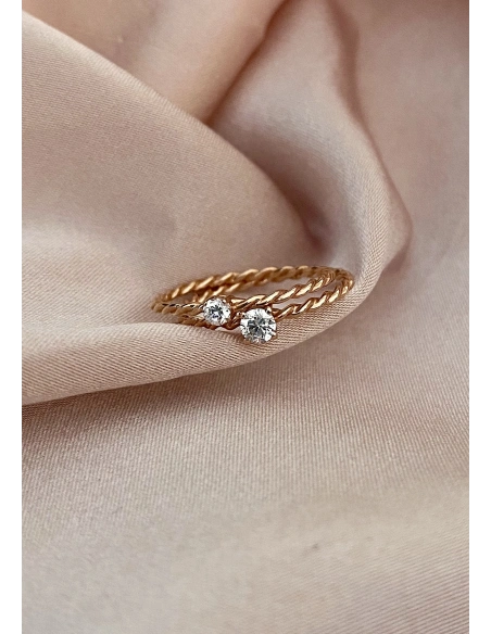 TWISTY 18K rose gold brilliant cut diamond solitaire ring.