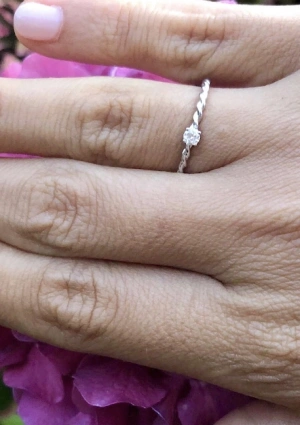 TWISTY 18K white gold with brilliant cut diamond solitaire ring 2