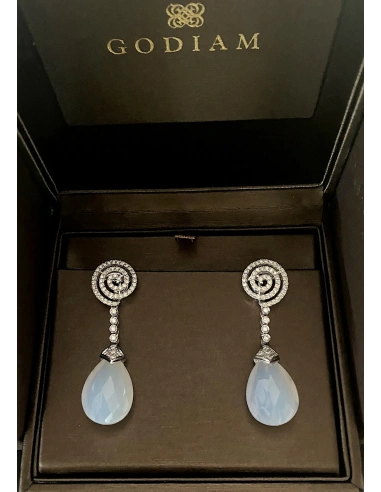 Pendientes LUNA en oro blanco de 18K con diamantes y calcedonias|Pendientes con Otras Gemas Naturales|Godiam Alta Joyería Pendientes LUNA en oro blanco de 18K con diamantes y calcedonias|Pendientes con Otras Gemas Naturales|Godiam Alta Joyería
