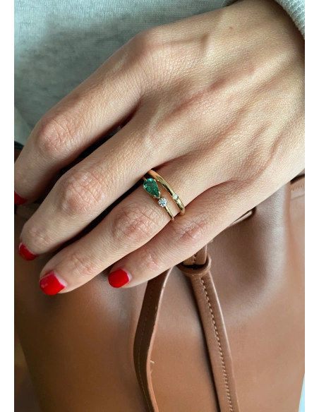 Anillo MIRAVELLE en oro amarillo de 18K con diamante y turmalina verde|Anillos con Otras Gemas Naturales|Godiam Alta Joyería