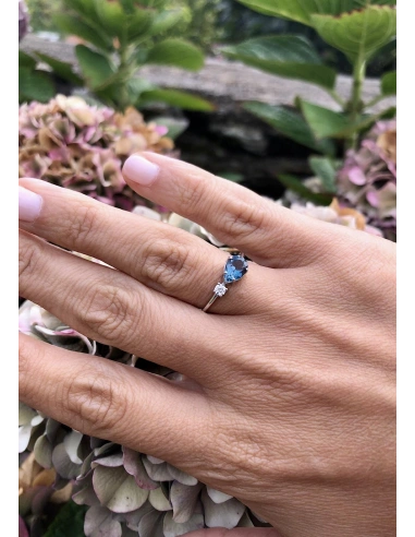 MIRAVELLE 18K white gold ring diamond & London Blue topaz
